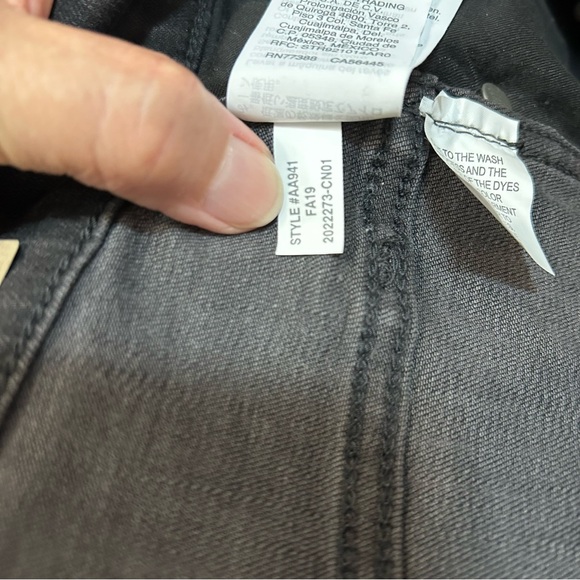 Madewell 10" High-Rise Skinny Jeans in Berkeley Black: Button-Through Edition - Picture 8 of 12